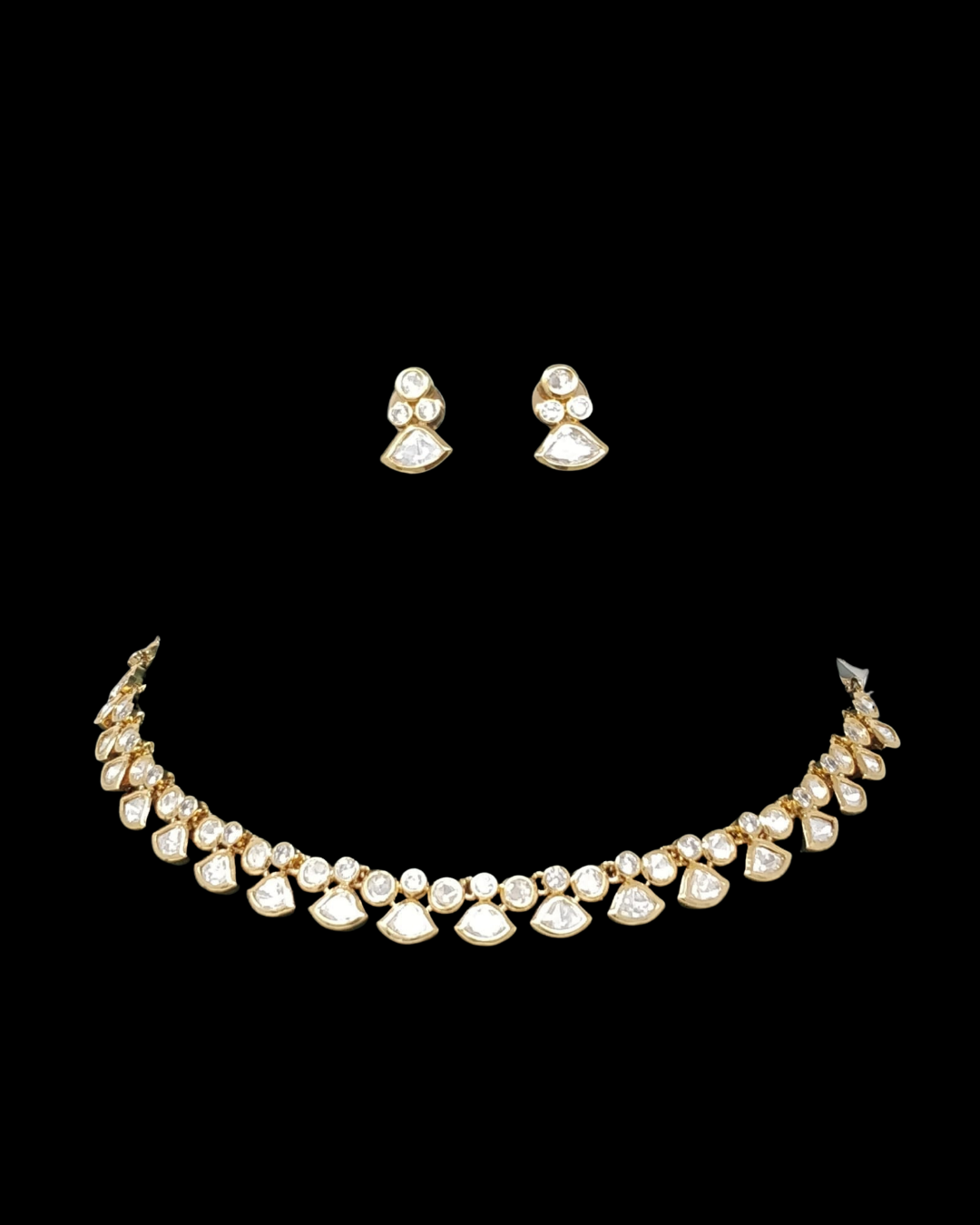 Minimal Kundan Choker Necklace with Stud Earrings